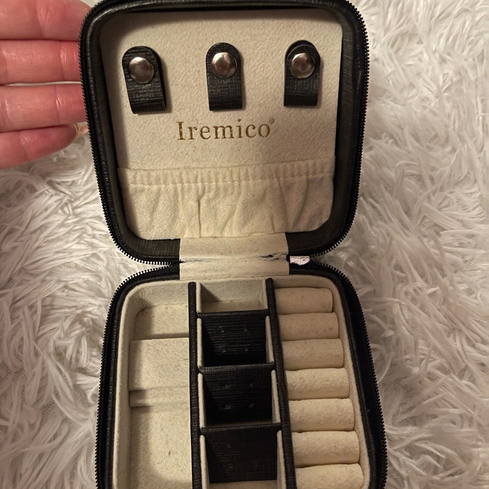 Jewelry travel box
